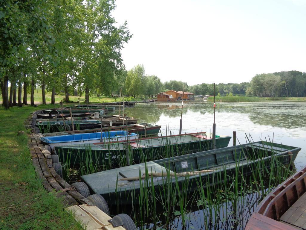 Partifecske Vendeghaz Hotel Tiszafured Exterior photo