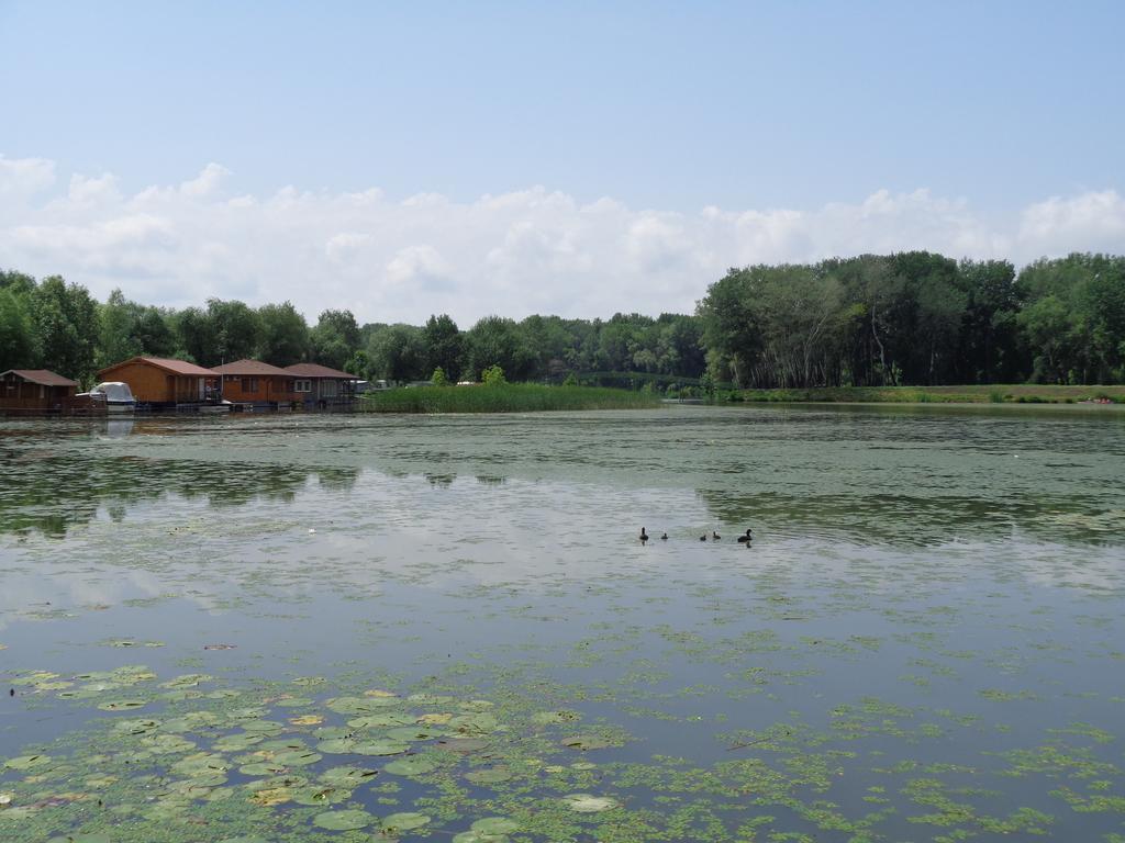 Partifecske Vendeghaz Hotel Tiszafured Exterior photo